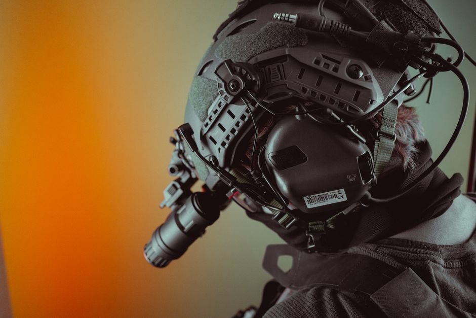 Military Applications of 5G Communications: Tactical Network Revolution